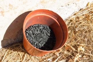 Biokohle (Quelle: www.klimagarten.uni-tuebingen.de) Biokohle