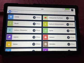 Das Tablet von lylu ist speziell für ältere Menschen programmiert worden