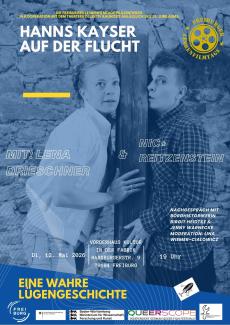 Anna Reulin und Hanns Kayser stehen rechts und links von einem Dachbalken vor der historischen Wandkulisse des Peterhofkellers und schauen verliebt.